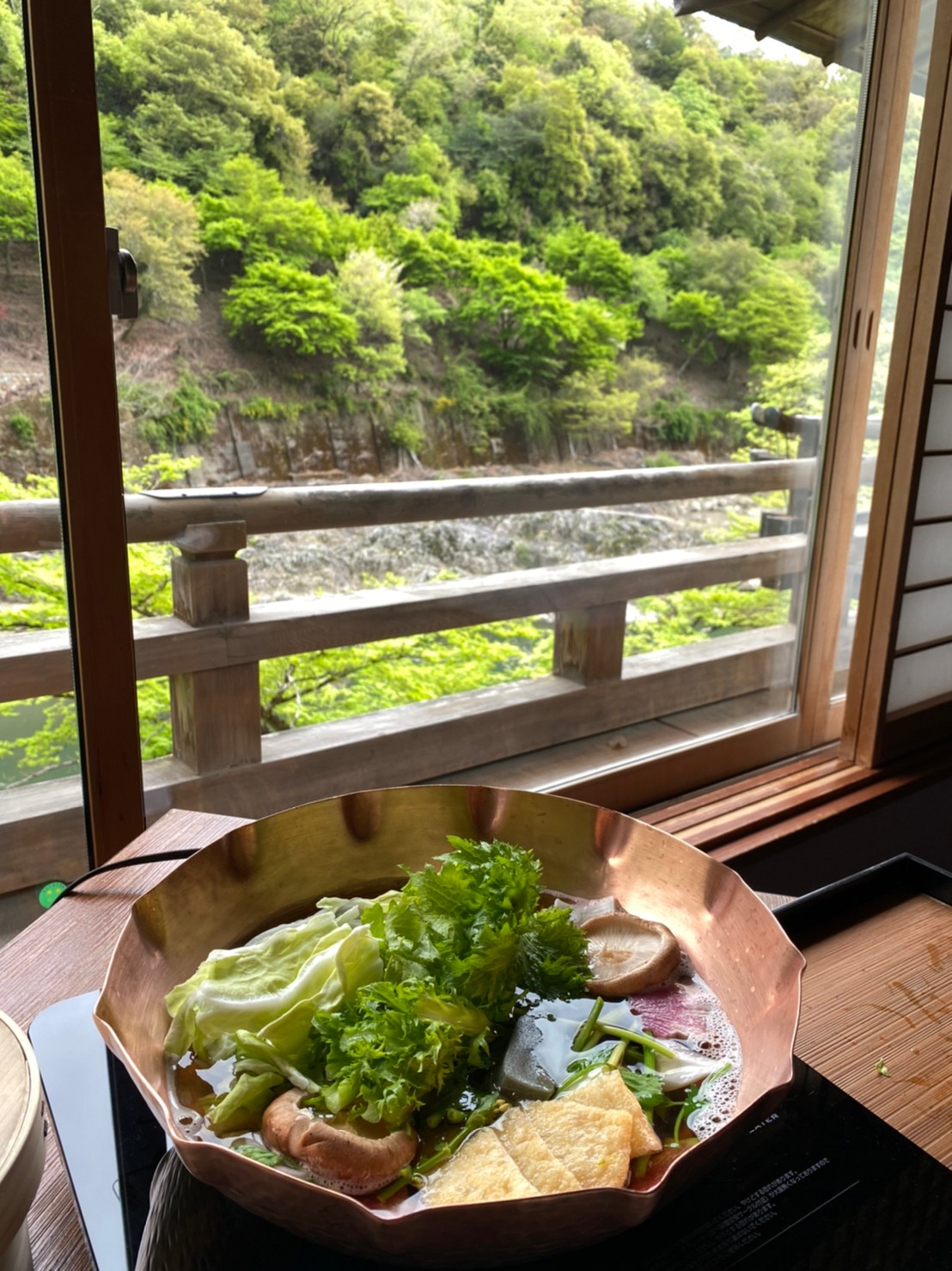 星のや京都 朝鍋と外の景色